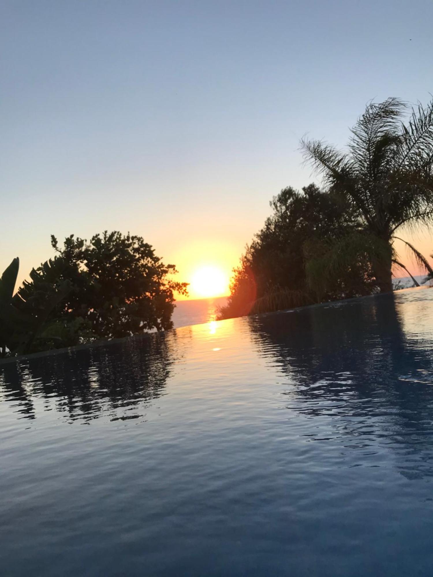 Sunset View Mermaid Villa ポモス エクステリア 写真